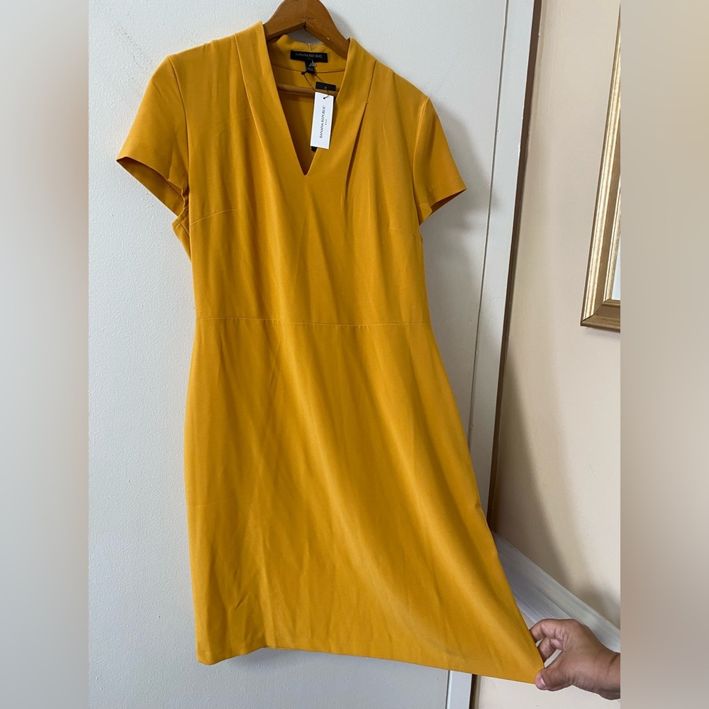 Banana Republic mustard colored dress in size 8